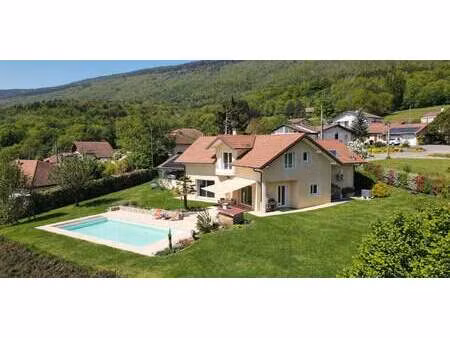 maison avec piscine et terrasse péron (01)
