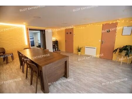 vente commerce reze 44400 88m²