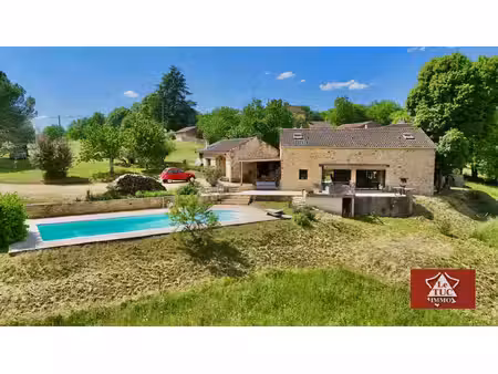 propriété avec vues  piscine et gites.