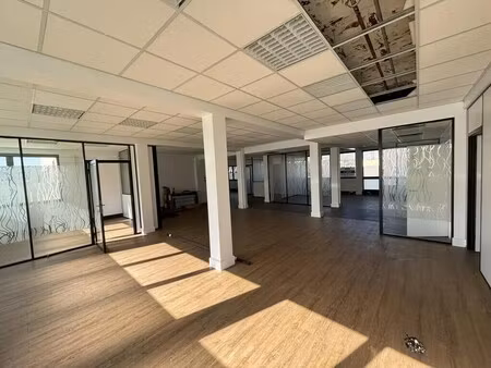 location commerce 241 m²