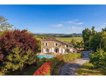 vente propriété 19 pièces 770m2 pau 64000 - 2470000 € - surface privée