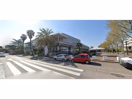 location commerce mandelieu la napoule 06210 130m²