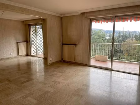 draguignan  appartement 4 pièces 90.96m2  ascenseur  2 balcons.