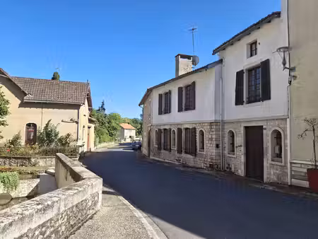 une histoire en deux temps- une propriété spacieuse offrant la possibilité d'accueillir...