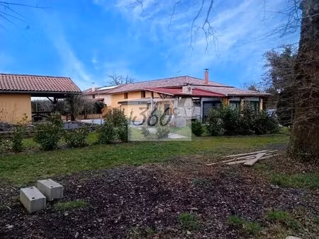 maison de village spacieuse avec piscine à montracol