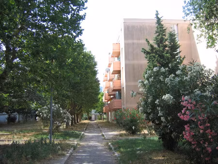 location appartement 2 pièces 47 m² à avignon (84140)