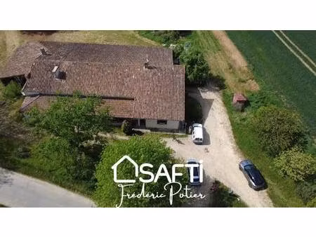 corps de ferme avec 4 chambres et un fort potentiel