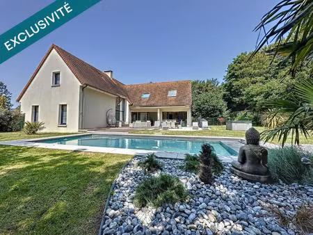 ranville-maison familiale avec piscine chauffée