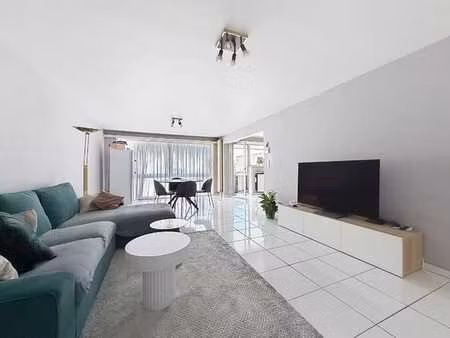 lichtrijk appartement met 2 slaapkamers + garage