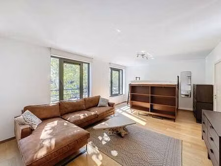 lumineux studio aménagé de 56 m² - tour & taxis