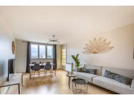 villeurbanne : élégant t4 de 69 m² avec balcon