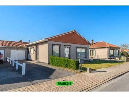 bungalow (semi-)ouverte à rénover avec 3 chambres et jardin…