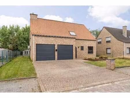 maison rénovée économe en énergie avec 4 chambres