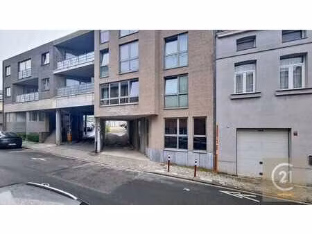 jette – garage box fermé – idéalement situé chaussée de diel