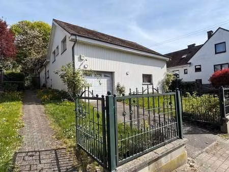 maison 4 façades avec grand jardin et beau potentiel