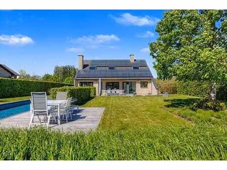 maison prête à emménager avec piscine et magnifique vue déga