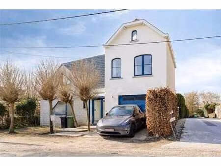 agréable villa sur un beau terrain