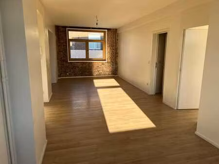 duplex 4ch+bur sdb  sdd  rénové récemment  prox. facilités !