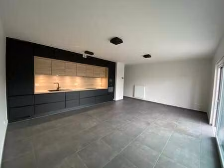 superbe appartement 2 ch  jardin proche gare