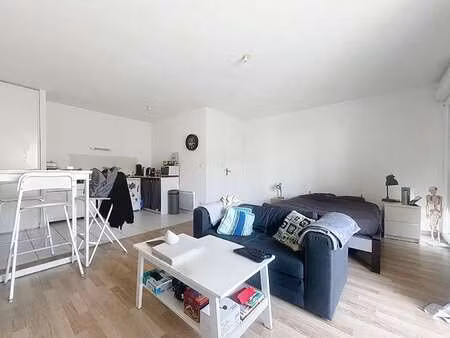 location appartement t1 à la roche-sur-yon (85000) : à louer t1 / 37m² la roche-sur-yon