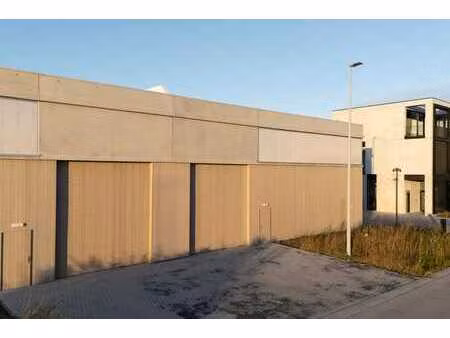 magazijn (835m²) te huur in deinze