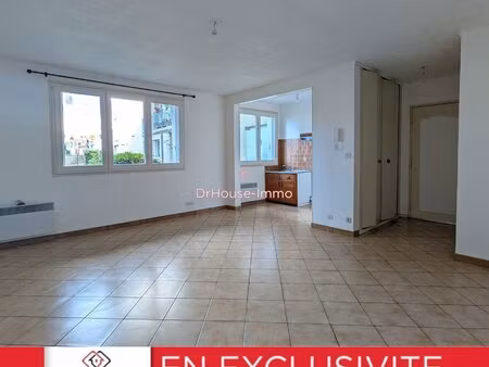 appartement f2 centre-ville résidence sécurisée avec parking et cave