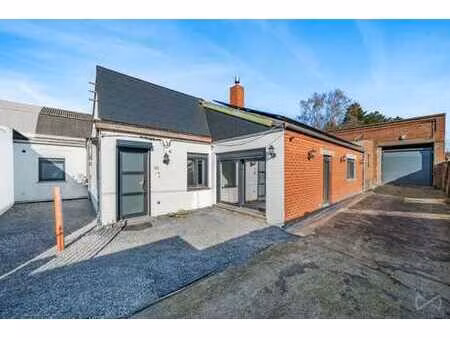 maison 3 façades  3 ch. avec jardin et garage!