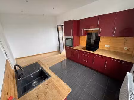 appartement 2 ch. moderne  cuisine rouge  liège 4020