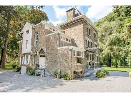 manoir alliant charme et confort dans un cadre historique.