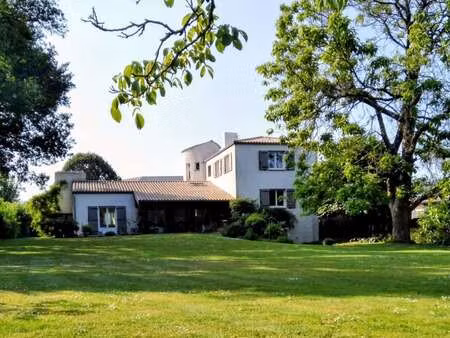 location maison à rezé (44400) : à louer / 263m² rezé