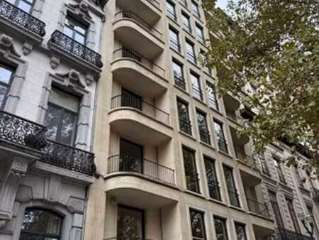 avenue louise – élégant appartement 3 chambres avec terrasse