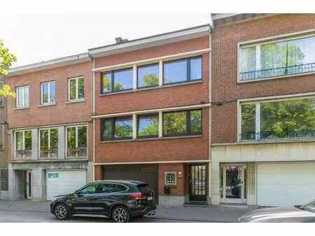un bien de rapport composé de 2 appartements  garage et jar