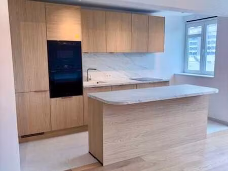 appartement 2 ch. etterbeek  place du roi vainqueur