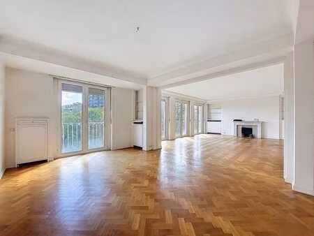 louise / abbaye : magnifique appartement 3 chambres