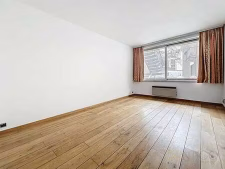 new - quartier du châtelain/ louise