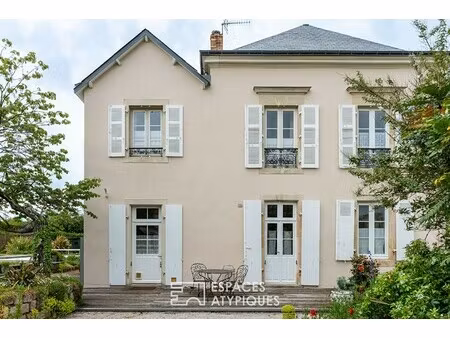 maison de luxe à vendre à torcé-en-vallée