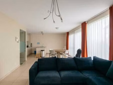 appartement au rez-de-chaussée avec 2 chambres et emplacemen