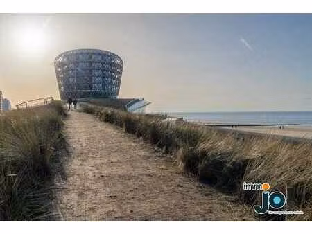 instapklaar en gerenoveerd hoekappartement (±95 m²) met 3...