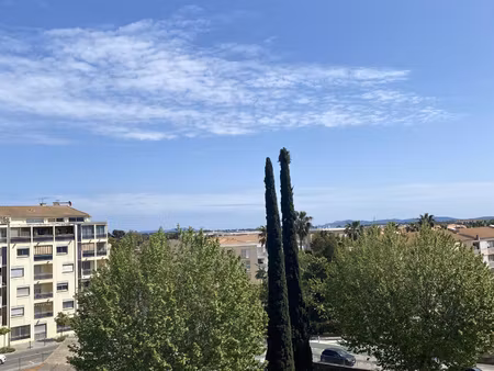 hyeres: t 3 avec cave  parking et loggias