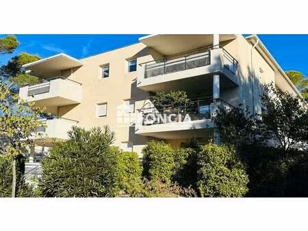 roquebrune sur argens  appartement 2 pièces avec garage fermé et parking extérieur privati