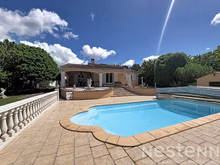 maison de plain pied 3 chambres avec mezzanine sur un terrain clos de 2040 m² avec piscine