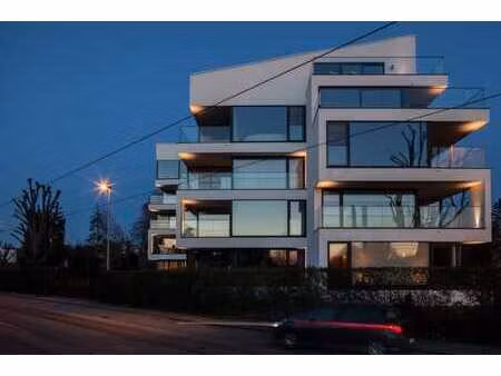 luxueus en ruim recent appartement met 3 slaapkamers en 2...