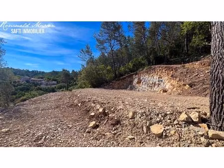 terrain constructible de 1514m2 en position dominante