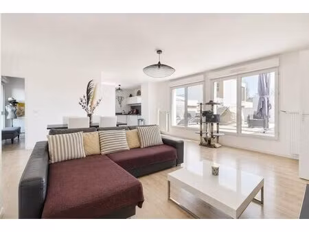 duplex lumineux 4 pièces à stains avec extérieurs