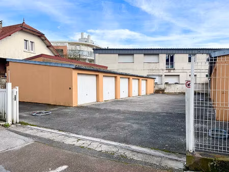 lot de 13 garages loués