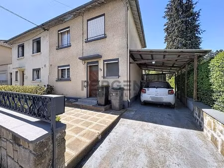 maison mitoyenne d'un côté avec 3 chambres  terrain et station