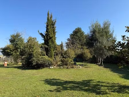 à vendre beau terrain à goupillières (78)  à 2 minutes de thoiry