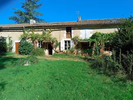 charmante maison en pierre de 4 chambres dans un quartier paisible