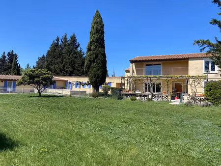 propriété de style provençal  à fort potentiel de 250 m2 habitables  terrain de 8885m2