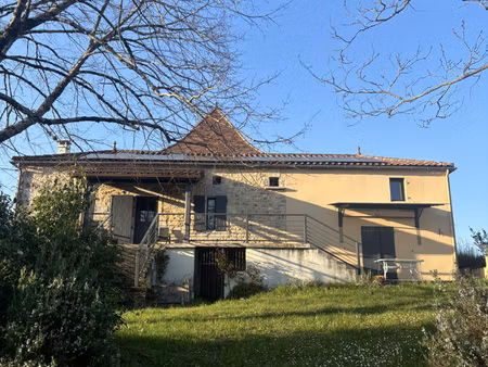 quercy blanc jolie maison de campagne sur terrain dominant